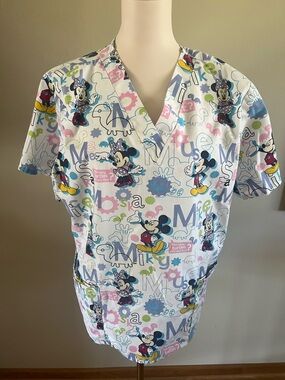 Wonderful World Disney Mickey Minnie Mouse How Many Turtles Scrub Top Large